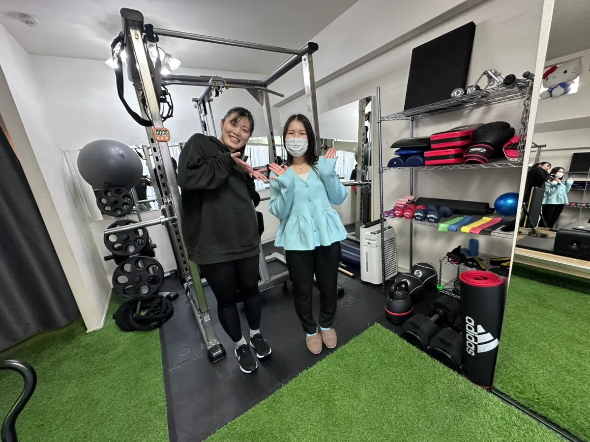 パーソナルジムRat心斎橋店で楽しくトレーニングに取り組むI.Kさんの様子